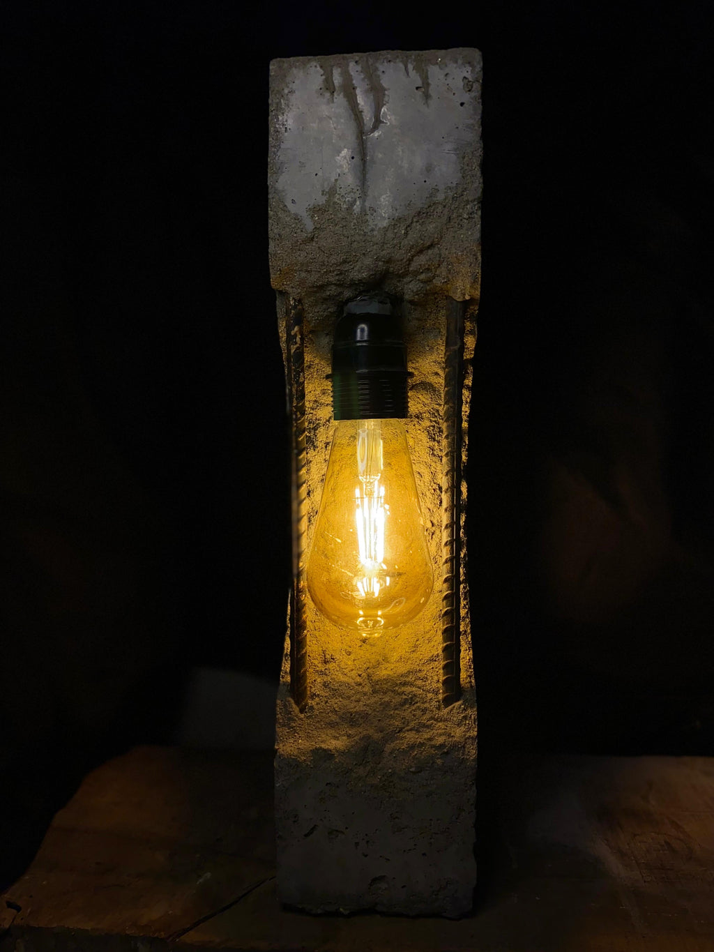Charaagaan I | Handmade Cement & Wire Table Lamp