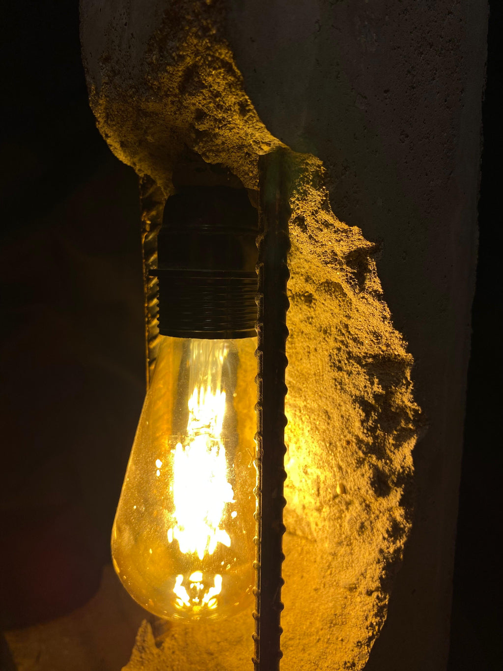 Charaagaan I | Handmade Cement & Wire Table Lamp